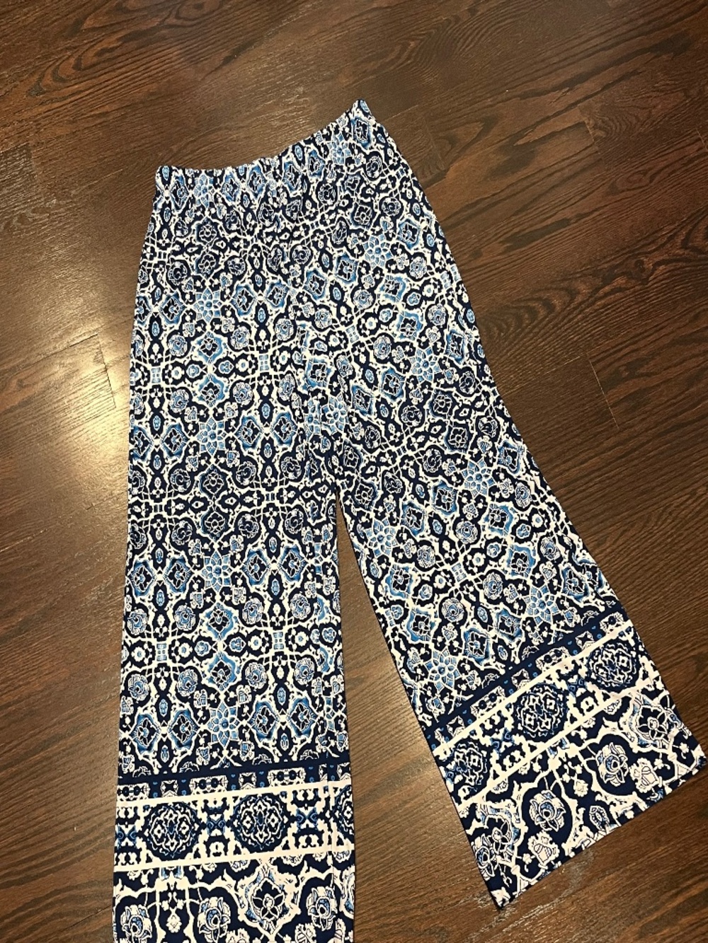 Travelers by Chico’s Navy & White Moroccan Print Beach Pants (Chico’s 1Short)